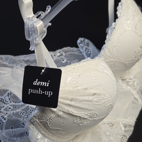 🔥 Elegant Lace Bodysuit Lingerie in Cream Ivory White Medium NWT Rene Rofe - Picture 2 of 7